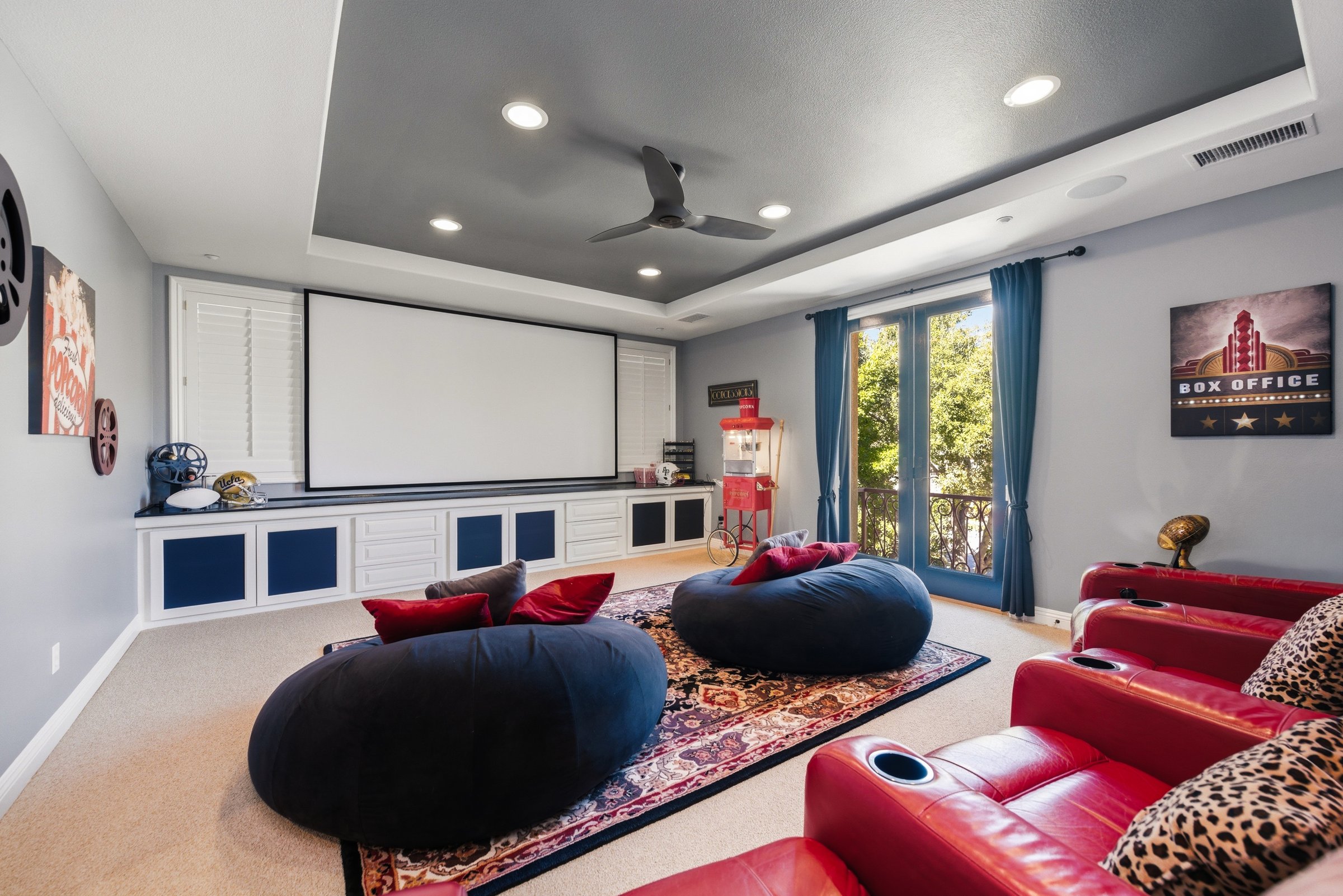 Bonus / theater room
